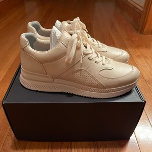 Brand new - O by Everlane women’s sneaker in light pink leather, size 10